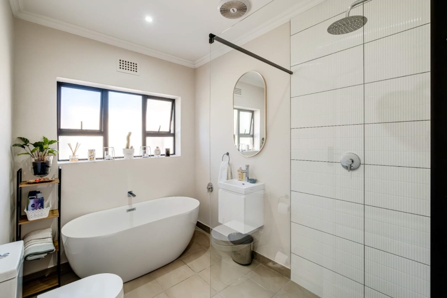 4 Bedroom Property for Sale in Kirstenhof Western Cape